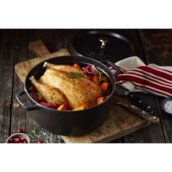 Staub Gietijzeren Braadpan 26 Cm / 5,25 L, Rond, Zwart -Keukenbenodigdheden 000017453