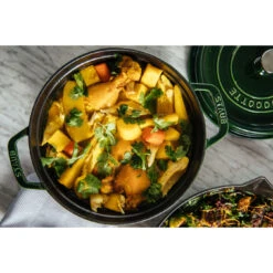 Staub Gietijzeren Braadpan 24 Cm / 3,8 L, Rond, Basilicum -Keukenbenodigdheden 000019329