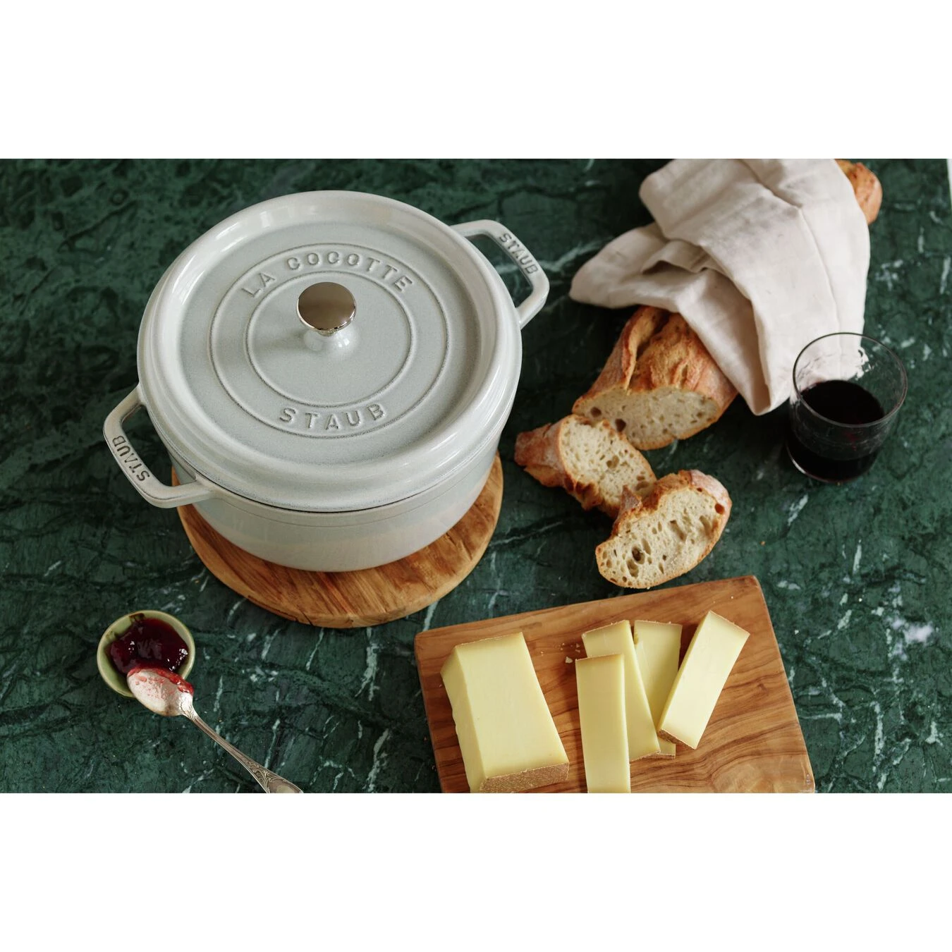 Staub Gietijzeren Braadpan 28 Cm / 6,75 L, Rond, White Truffle 8 Staub Gietijzeren Braadpan 28 Cm / 6,75 L, Rond, White Truffle - Afbeelding 6