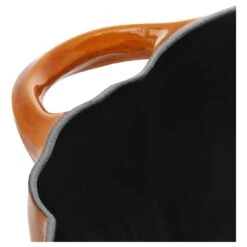 Staub Gietijzeren Braadpan 24 Cm / 3,25 L, Pompoen, Kanneel 10 Staub Gietijzeren Braadpan 24 Cm / 3,25 L, Pompoen, Kanneel -Keukenbenodigdheden 1024000 2