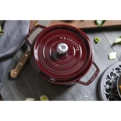 Staub Gietijzeren Braadpan 24 Cm / 3,8 L, Rond, Grenadine Rood -Keukenbenodigdheden 424422041