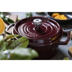 Staub Gietijzeren Braadpan 24 Cm / 3,8 L, Rond, Grenadine Rood -Keukenbenodigdheden 424422044
