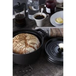 Staub Gietijzeren Braadpan 22 Cm / 2,5 L, Rond, Zwart -Keukenbenodigdheden 750033064