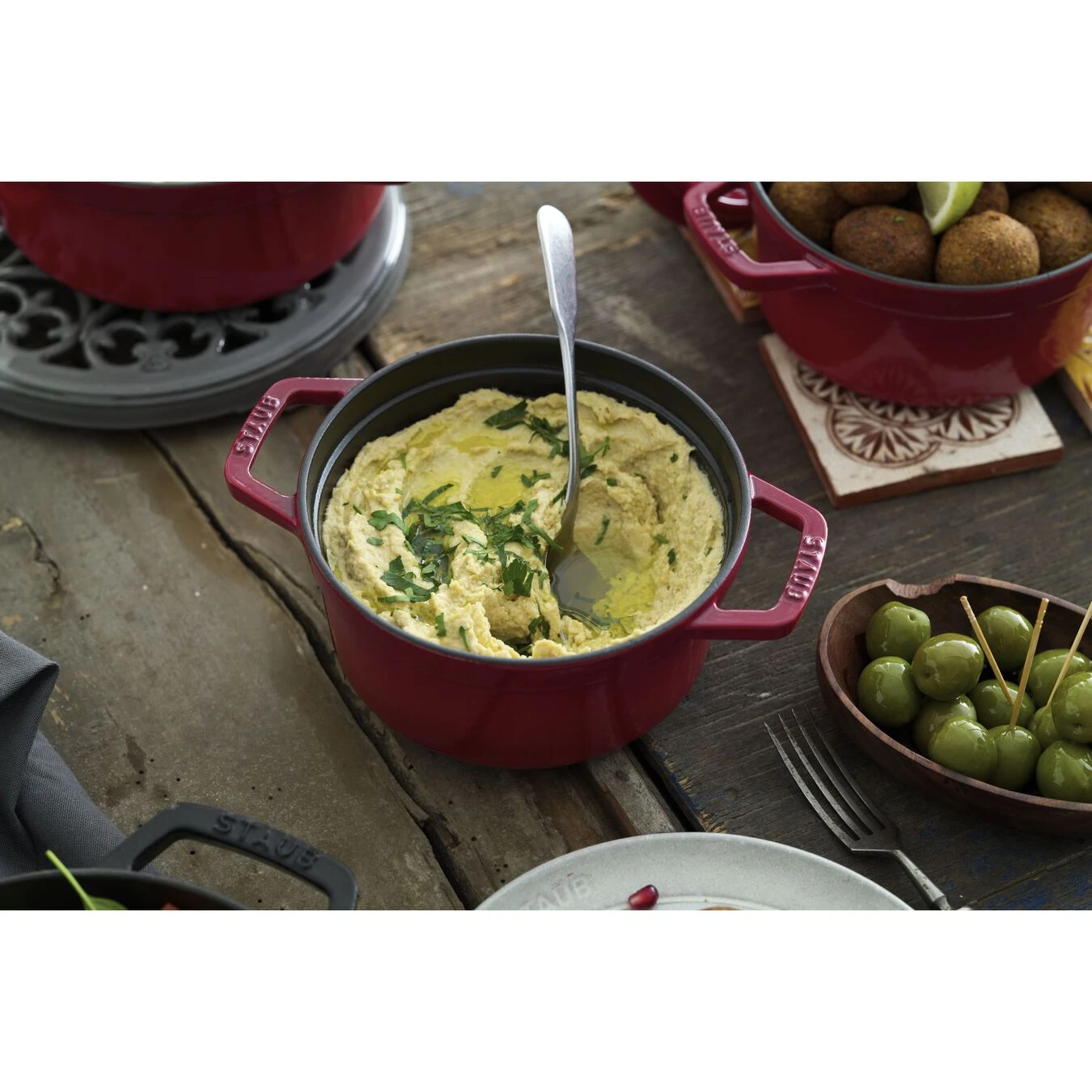 Staub Gietijzeren Braadpan 20 Cm / 2,2 L, Rond, Kersenrood 4 Staub Gietijzeren Braadpan 20 Cm / 2,2 L, Rond, Kersenrood - Afbeelding 2