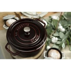 Staub Gietijzeren Braadpan 26 Cm / 5,25 L, Rond, Grenadine Rood -Keukenbenodigdheden 750047416