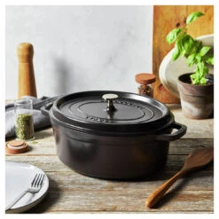 Staub Gietijzeren Braadpan 31 Cm / 5,5 L, Ovaal, Zwart -Keukenbenodigdheden 750058440
